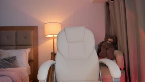 Snapshot of bellamia_ chatting on 17, 10, 2025 Bella Mia online show from 17, 10, 2025