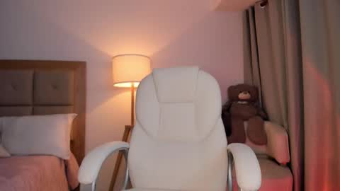 Snapshot of bellamia_ chatting on 24, 10, 2025 Bella Mia online show from 24, 10, 2025