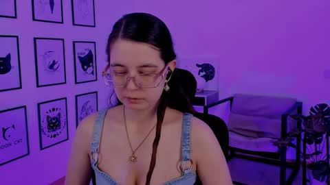 Snapshot of bellatrixllestrange chatting on 10, 2, 2025 Bella. Ntmu online show from 10, 2, 2025