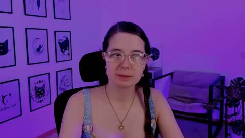 Snapshot of bellatrixllestrange chatting on 10, 2, 2025 Bella. Ntmu online show from 10, 2, 2025