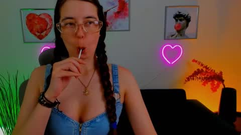 Snapshot of bellatrixllestrange chatting on 1, 3, 2025 Bella. Ntmu online show from 1, 3, 2025