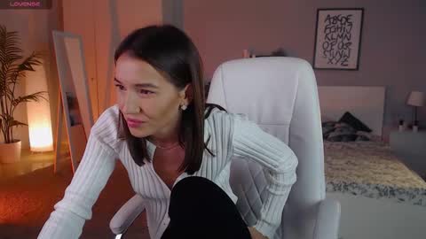 Bella online show from 8, 10, 2025