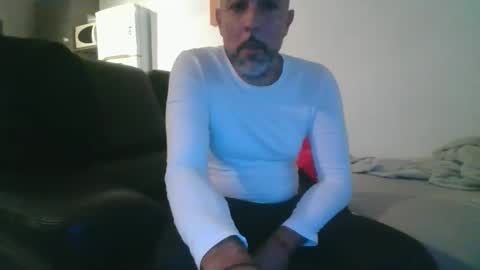 Snapshot of benbare13 chatting on 27, 10, 2025 benbare13 online show from 27, 10, 2025