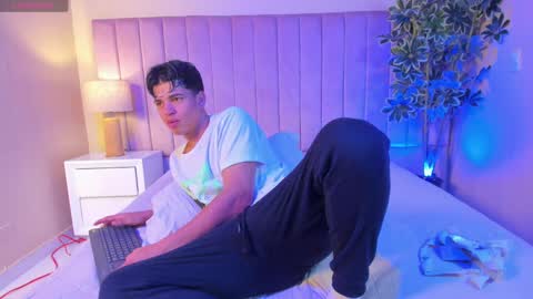 Snapshot of benjamin_more chatting on 25, 2, 2025 BENJAMIN online show from 25, 2, 2025