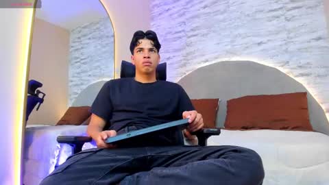 Snapshot of benjamin_more chatting on 28, 2, 2025 BENJAMIN online show from 28, 2, 2025