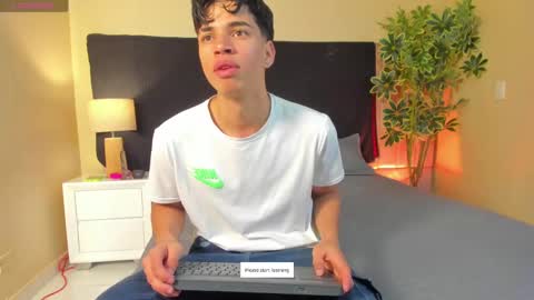 Snapshot of benjamin_more chatting on 8, 3, 2025 BENJAMIN online show from 8, 3, 2025