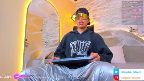 Snapshot of benjamin_more chatting on 17, 10, 2025 BENJAMIN online show from 17, 10, 2025