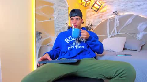 Snapshot of benjamin_more chatting on 21, 10, 2025 BENJAMIN online show from 21, 10, 2025