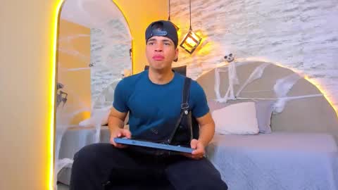 Snapshot of benjamin_more chatting on 25, 10, 2025 BENJAMIN online show from 25, 10, 2025