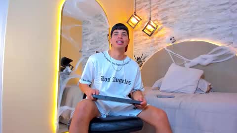 Snapshot of benjamin_more chatting on 28, 10, 2025 BENJAMIN online show from 28, 10, 2025