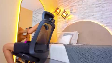 Snapshot of benjamin_more chatting on 5, 11, 2025 BENJAMIN online show from 5, 11, 2025