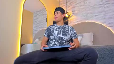 Snapshot of benjamin_more chatting on 6, 11, 2025 BENJAMIN online show from 6, 11, 2025