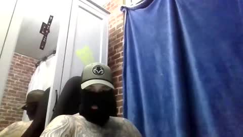 Snapshot of bennetsinit chatting on 18, 12, 2025 smokin n cammin online show from 18, 12, 2025