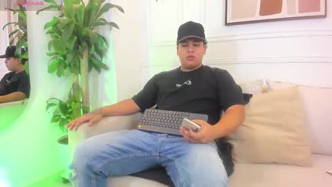 Snapshot of bennett_alejoo chatting on 25, 9, 2025 bennett_alejoo online show from 25, 9, 2025