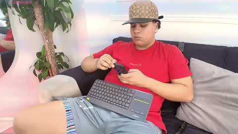 Snapshot of bennett_alejoo chatting on 5, 10, 2025 bennett_alejoo online show from 5, 10, 2025