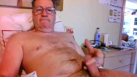 Snapshot of bennybutterfly007 chatting on 27, 4, 2026 bennybutterfly007 online show from 27, 4, 2026