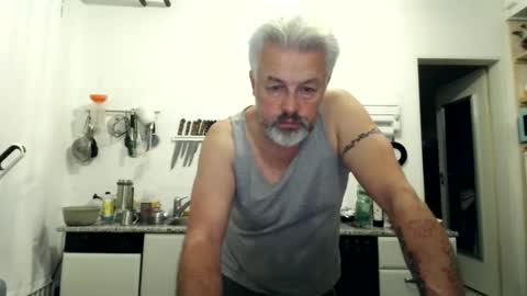 Snapshot of berg_boy chatting on 11, 11, 2025 Martin online show from 11, 11, 2025