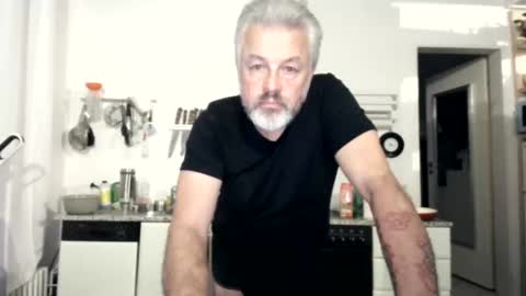 Snapshot of berg_boy chatting on 17, 11, 2025 Martin online show from 17, 11, 2025