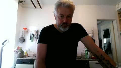 Snapshot of berg_boy chatting on 24, 11, 2025 Martin online show from 24, 11, 2025