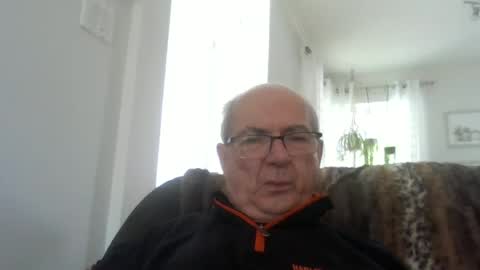 Snapshot of bernard1102 chatting on 25, 6, 2026 bernard1102 online show from 25, 6, 2026