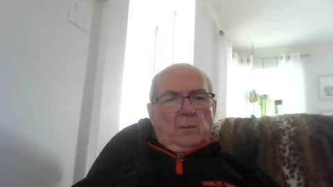 Snapshot of bernard1102 chatting on 26, 6, 2026 bernard1102 online show from 26, 6, 2026