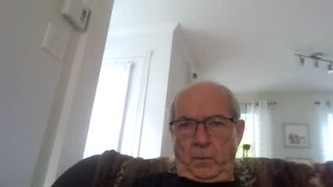 Snapshot of bernard1102 chatting on 9, 7, 2026 bernard1102 online show from 9, 7, 2026