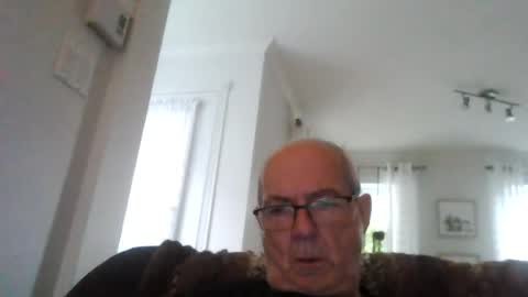 Snapshot of bernard1102 chatting on 14, 7, 2026 bernard1102 online show from 14, 7, 2026