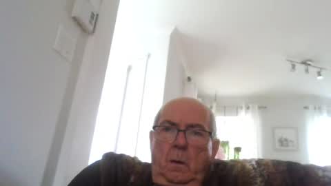 Snapshot of bernard1102 chatting on 23, 7, 2026 bernard1102 online show from 23, 7, 2026