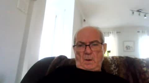 Snapshot of bernard1102 chatting on 5, 8, 2026 bernard1102 online show from 5, 8, 2026