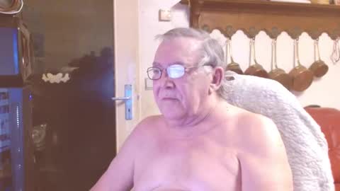 Snapshot of best127 chatting on 5, 2, 2025 jean online show from 5, 2, 2025