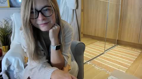 Vicky   online show from 20, 10, 2025