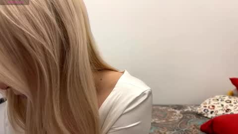 BlondeReka ITS MY 1st DAY HERE online show from 15, 11, 2025