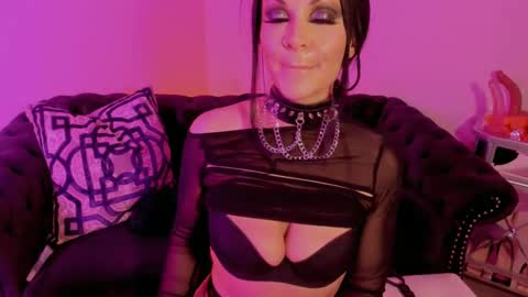 Snapshot of bettybishop chatting on 14, 2, 2025 NatashaxoBangs online show from 14, 2, 2025