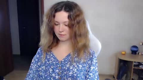 Snapshot of bettystar_ chatting on 17, 9, 2025 Betty online show from 17, 9, 2025