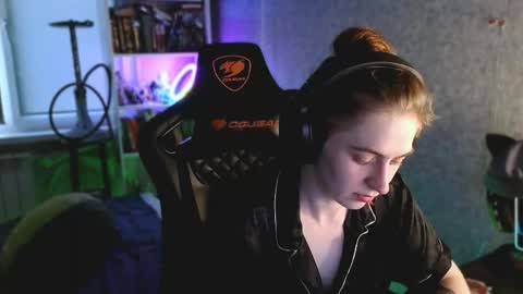 beverly_yay online show from 18, 4, 2026