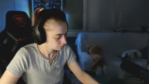 beverly_yay online show from 27, 4, 2026