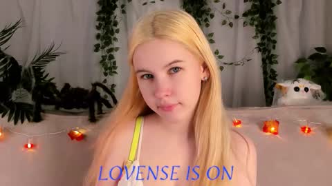 Snapshot of bezuya chatting on 20, 10, 2025 Eliz online show from 20, 10, 2025