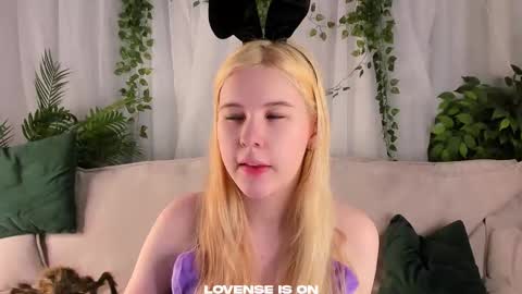 Snapshot of bezuya chatting on 26, 10, 2025 Eliz online show from 26, 10, 2025