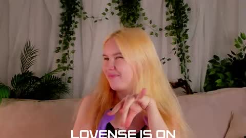 Snapshot of bezuya chatting on 28, 10, 2025 Eliz online show from 28, 10, 2025