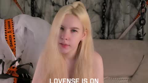 Snapshot of bezuya chatting on 4, 11, 2025 Eliz online show from 4, 11, 2025