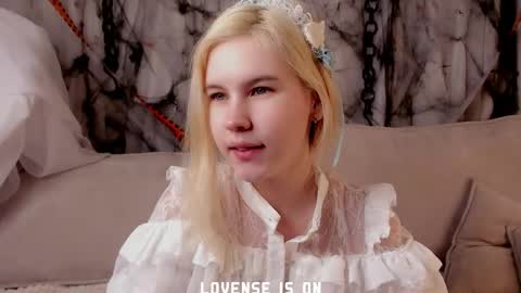 Snapshot of bezuya chatting on 6, 11, 2025 Eliz online show from 6, 11, 2025