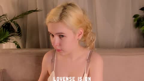 Snapshot of bezuya chatting on 8, 11, 2025 Eliz online show from 8, 11, 2025