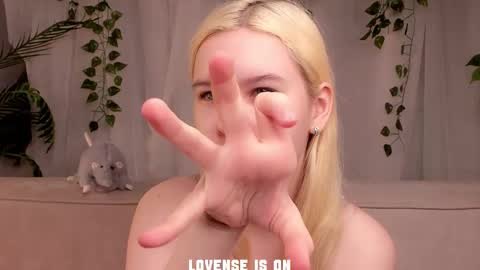 Snapshot of bezuya chatting on 13, 11, 2025 Eliz online show from 13, 11, 2025