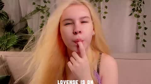 Snapshot of bezuya chatting on 14, 11, 2025 Eliz online show from 14, 11, 2025