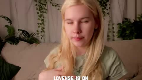 Snapshot of bezuya chatting on 20, 11, 2025 Eliz online show from 20, 11, 2025