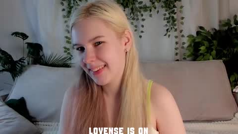 Snapshot of bezuya chatting on 23, 11, 2025 Eliz online show from 23, 11, 2025