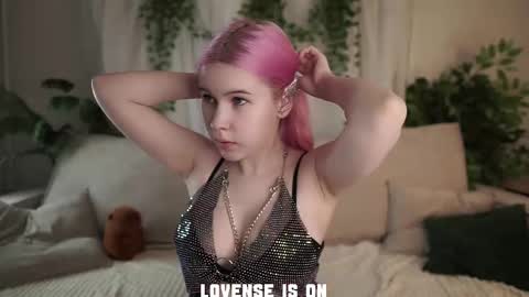 Snapshot of bezuya chatting on 5, 12, 2025 Eliz online show from 5, 12, 2025