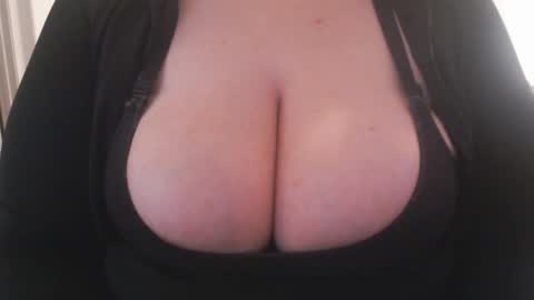 Snapshot of bigbittiesandfun chatting on 20, 1, 2025 bigbittiesandfun online show from 20, 1, 2025