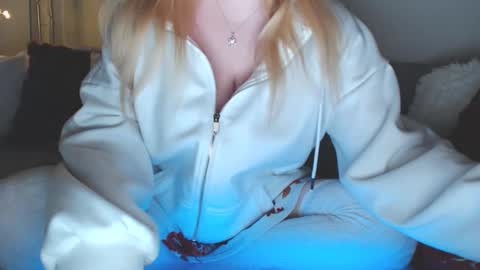 bigboobs_cutie online show from 2, 12, 2024