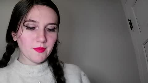 Isabella online show from 2, 2, 2025